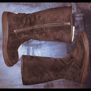 Used Size 7 Black Uggs